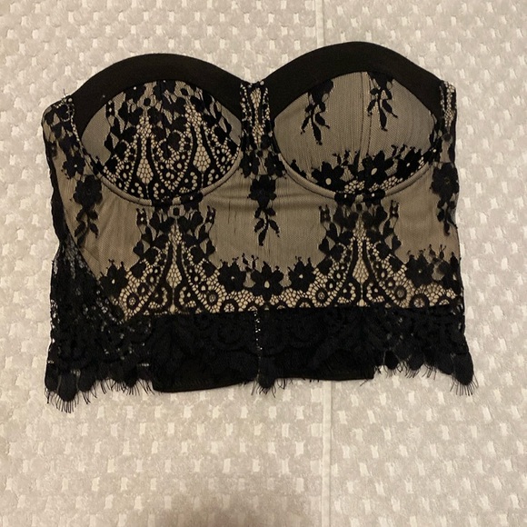 Black lace strapless crop top - Picture 1 of 3